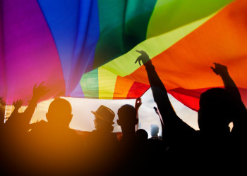 Comissão da Câmara aprova projeto que proíbe casamento homoafetivo no Brasil